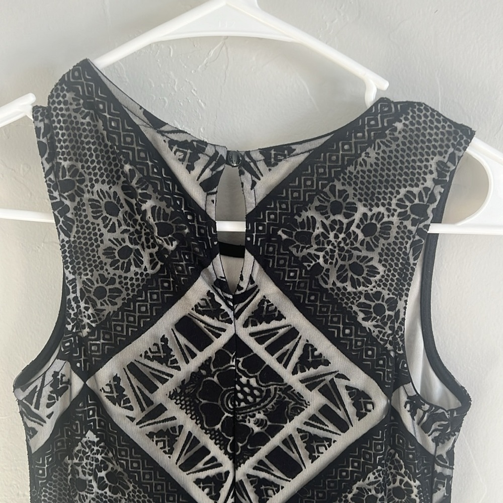 Dress - Picture 4 of 4